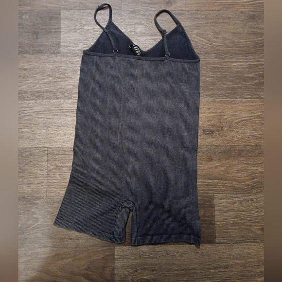 Akira Black One Piece - Picture 2 of 3